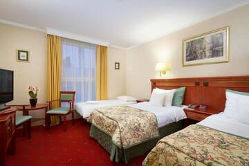 Фото номера Трехместный номер с основными удобствами Отель Hotel Mazurkas г. Ожарув-Мазовецкий 3